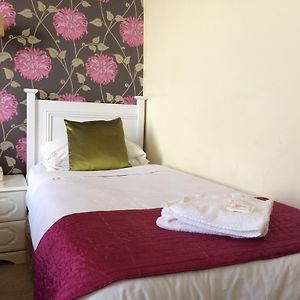 Zimmer mit Kingsize-Bett